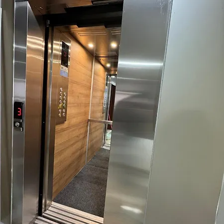 Center Point בית הארחה