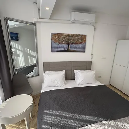 Center Point בית הארחה