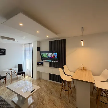 Center Point בית הארחה 3*